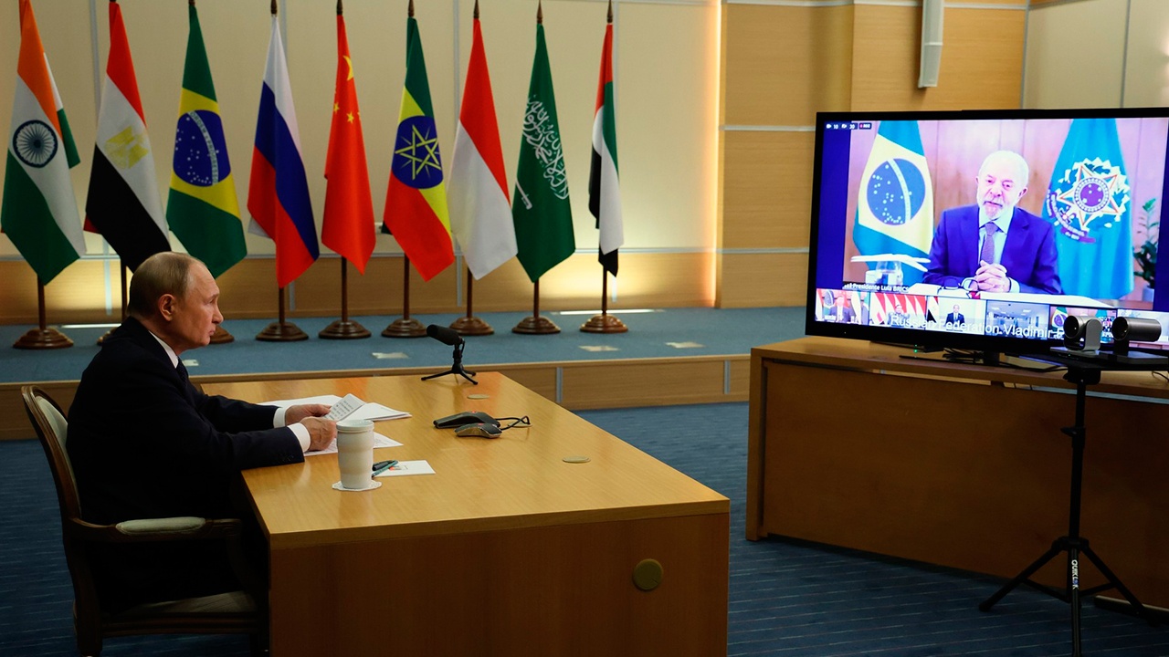Путин принял участие в онлайн-саммите БРИКС Путин принял участие в онлайн-саммите БРИКС