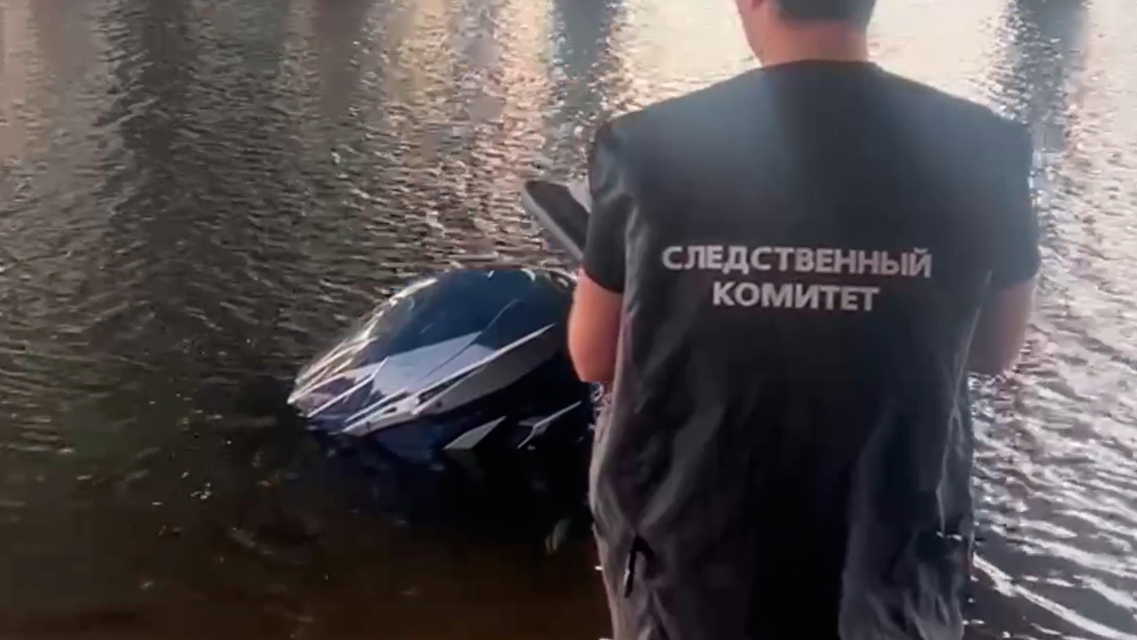 В Перми из лодки пропал подросток после столкновения с ребенком на гидроцикле В Перми из лодки пропал подросток после столкновения с ребенком на гидроцикле