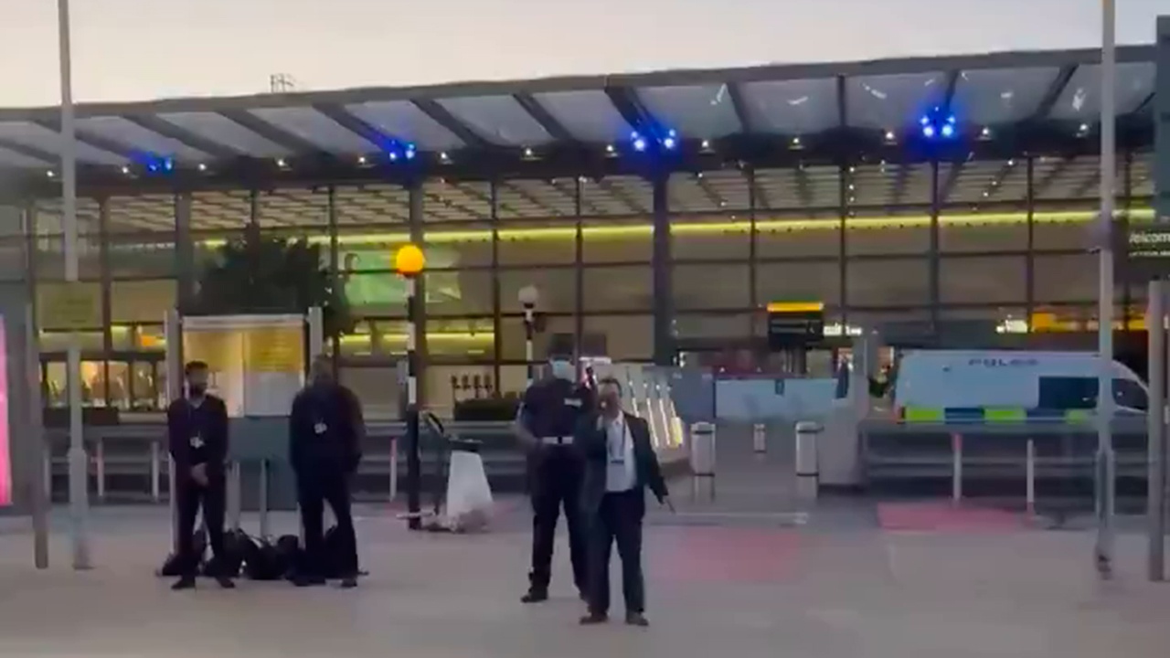 В аэропорту Хитроу закрыли терминал после инцидента с опасными веществами