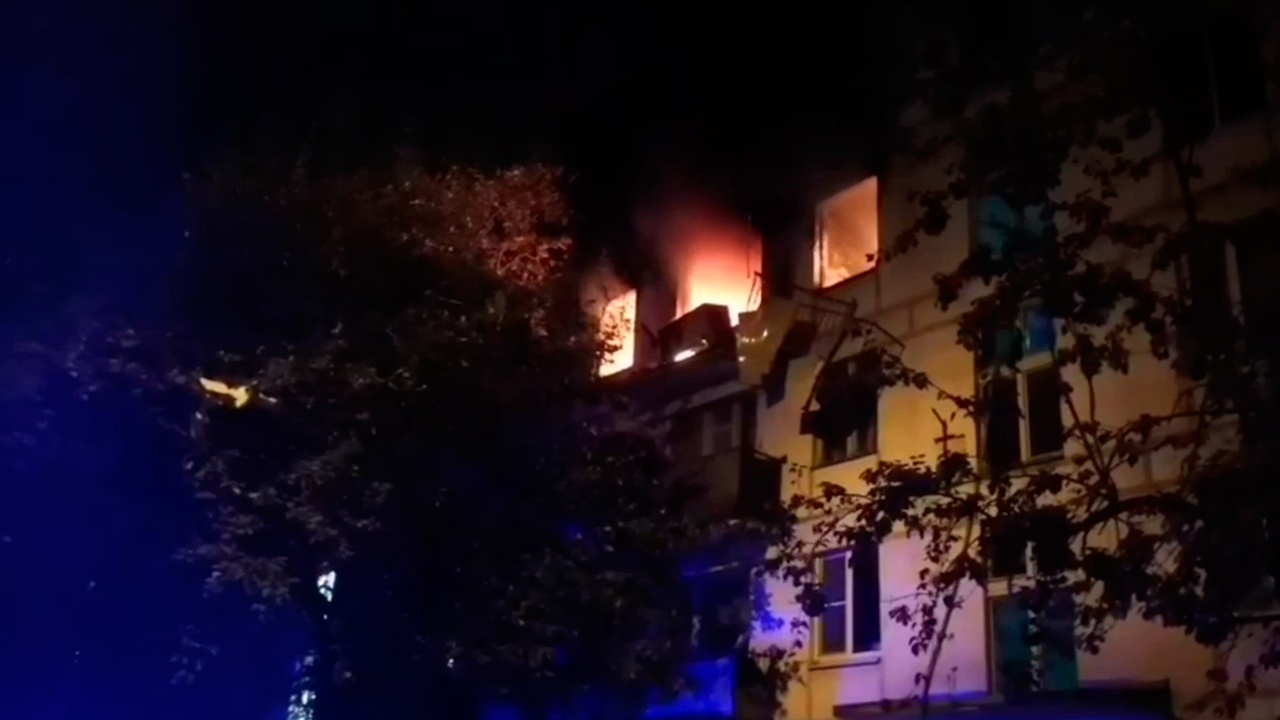 Ребенок и двое взрослых пострадали при крупном пожаре в Москве