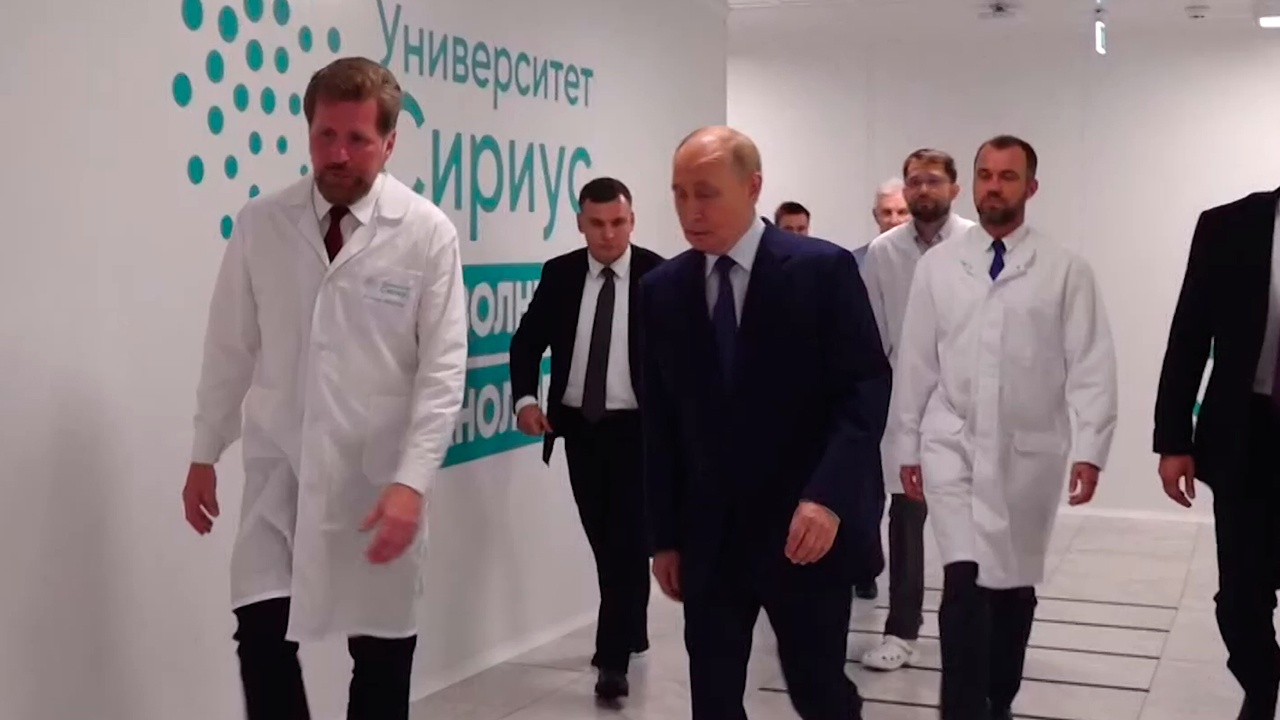 Путину показали передовые достижения российской науки в «Сириусе» Путину показали передовые достижения российской науки в «Сириусе»