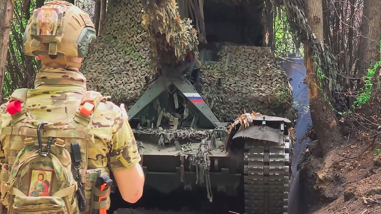 Расчеты «Мста-С» накрыли огнем позиции боевиков в зоне спецоперации Расчеты «Мста-С» накрыли огнем позиции боевиков в зоне спецоперации