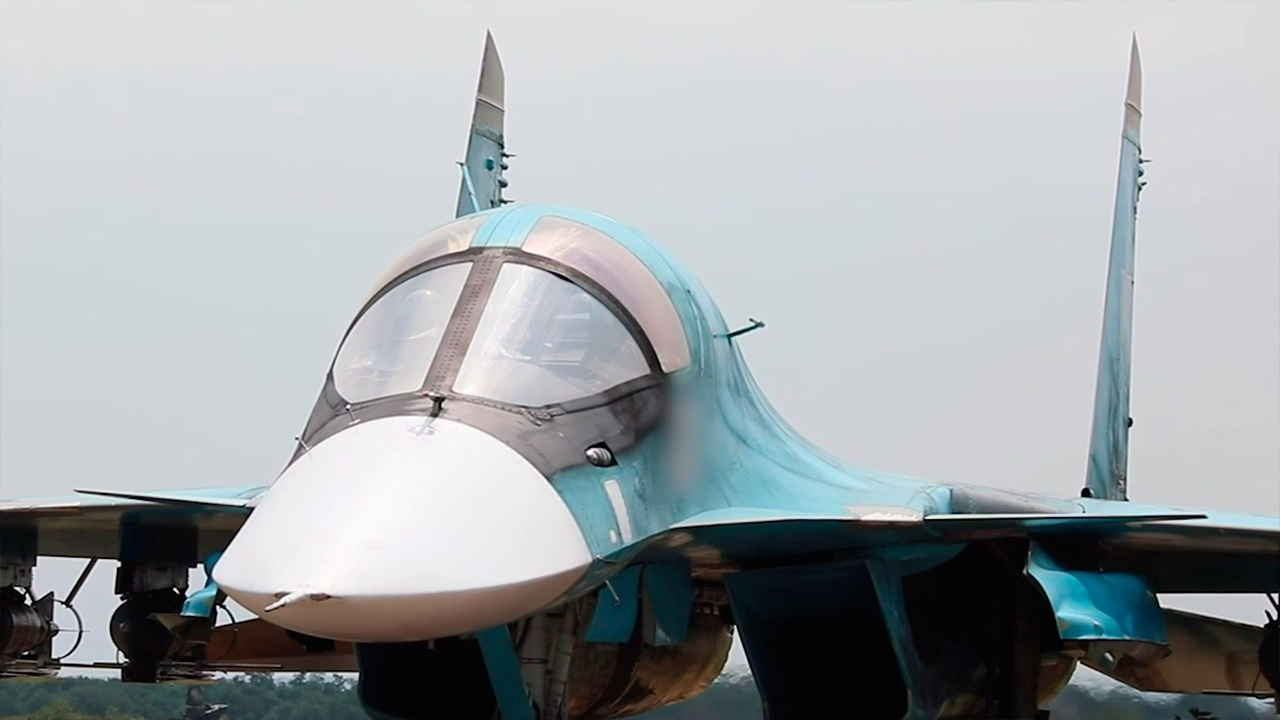 Экипаж Су-34 разбомбил пункт временной дислокации боевиков в зоне СВО Экипаж Су-34 разбомбил пункт временной дислокации боевиков в зоне СВО