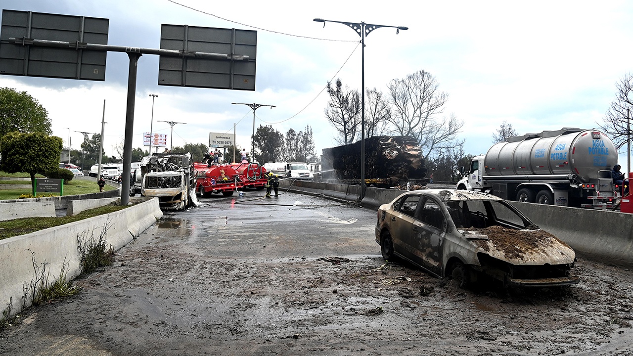 Число погибших при взрыве автоцистерны в Мехико выросло до четырех Число погибших при взрыве автоцистерны в Мехико выросло до четырех