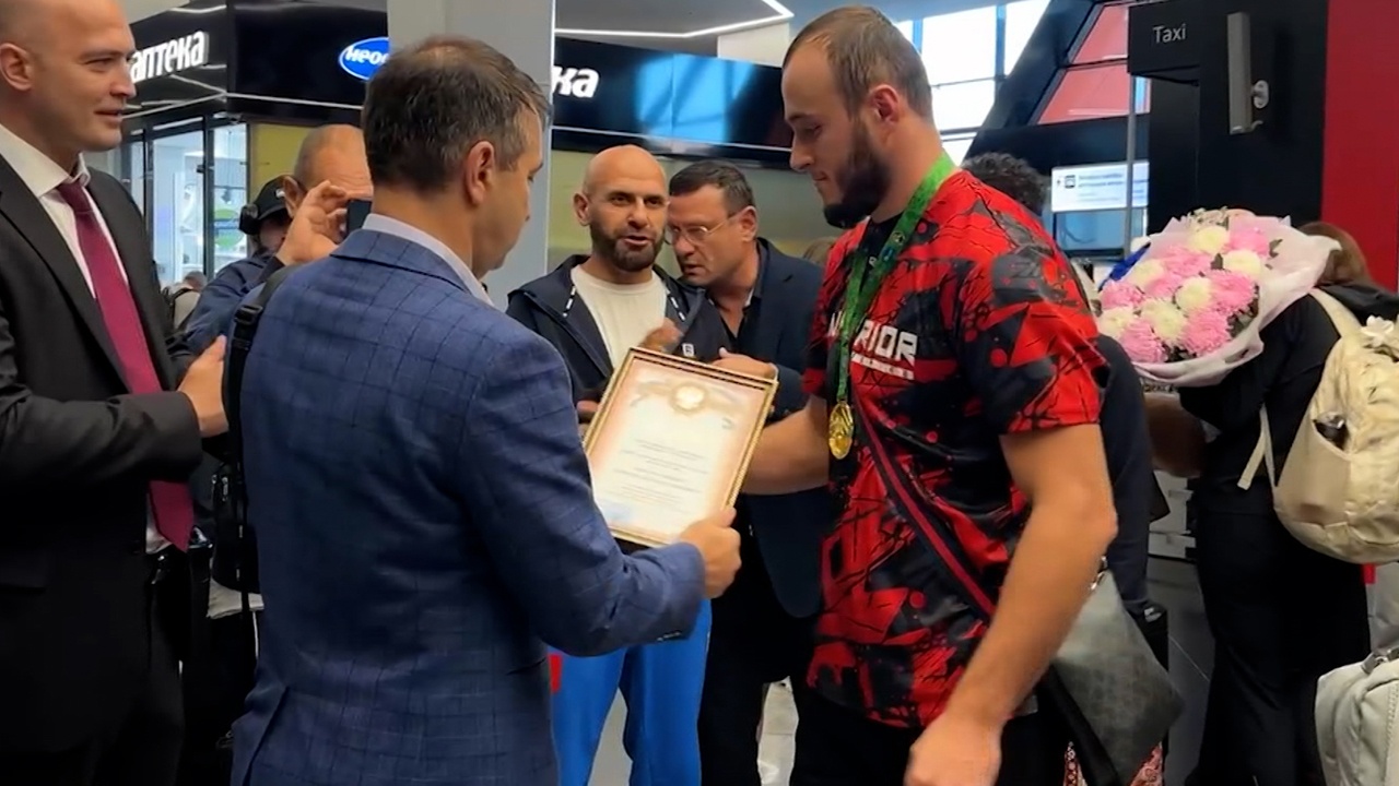 Российские ушуисты вернулись домой после чемпионата мира Российские ушуисты вернулись домой после чемпионата мира