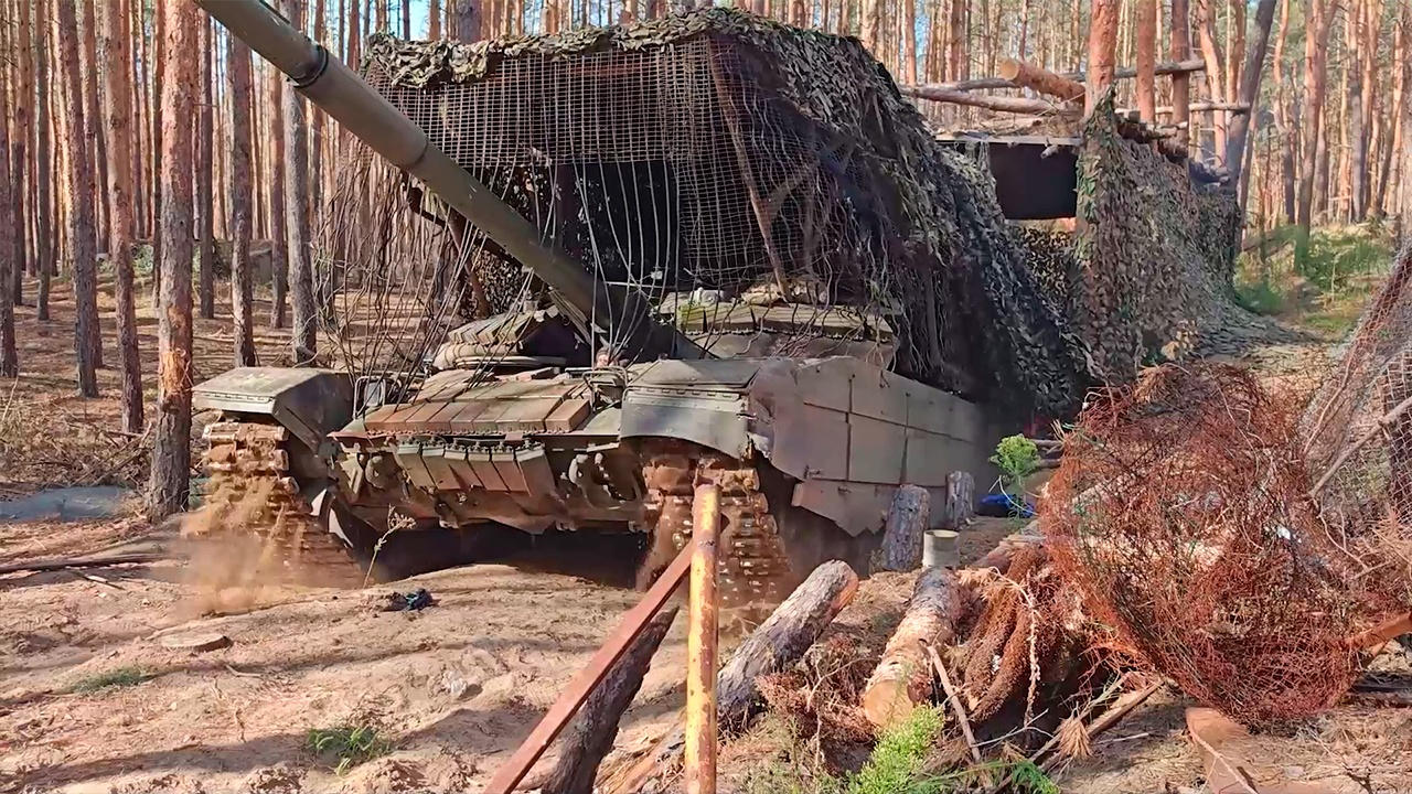 Т-90М уничтожил пункт управления дронами ВСУ на Краснолиманском направлении Т-90М уничтожил пункт управления дронами ВСУ на Краснолиманском направлении