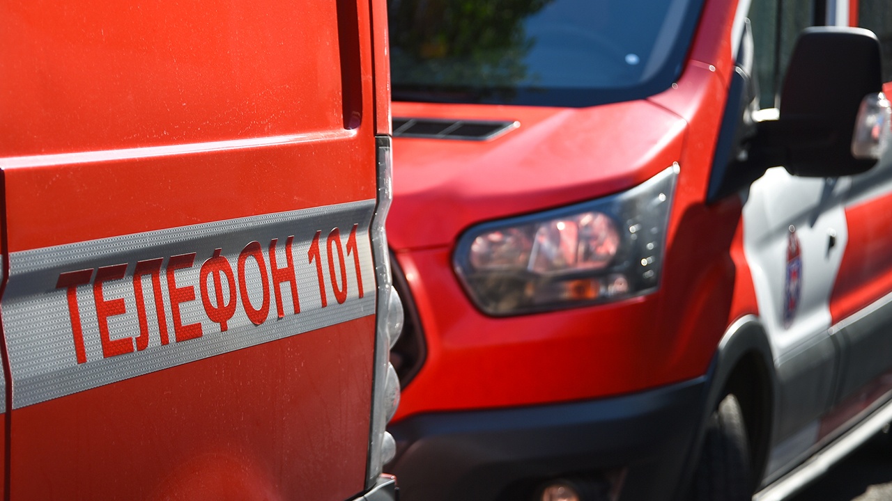 Открытое горение ликвидировали на судне в порту в Ленобласти