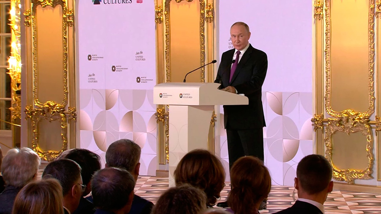Путин: национальная культура может обогащаться только во взаимодействии с другими 