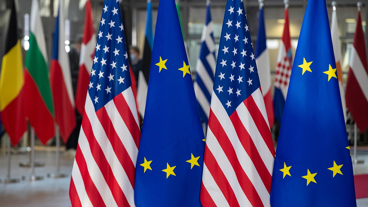 Politico: ЕС переманил Трампа на свою сторону в вопросе России