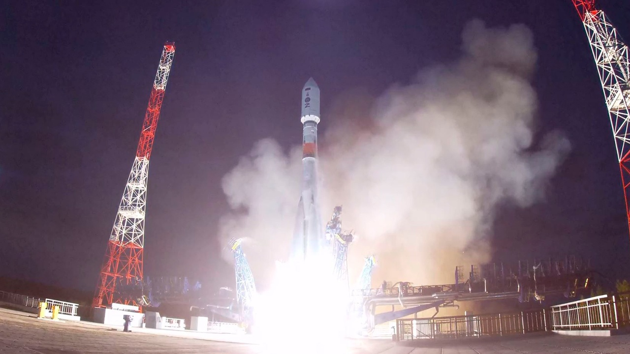Минобороны показало кадры ночного пуска «Союза-2.1б» с Плесецка