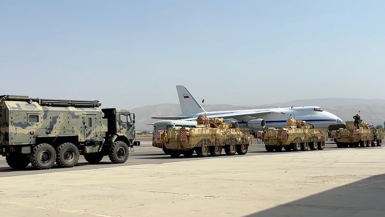 Подразделения ВС РФ прибыли в Киргизию на учения «Рубеж-2025» Подразделения ВС РФ прибыли в Киргизию на учения «Рубеж-2025»