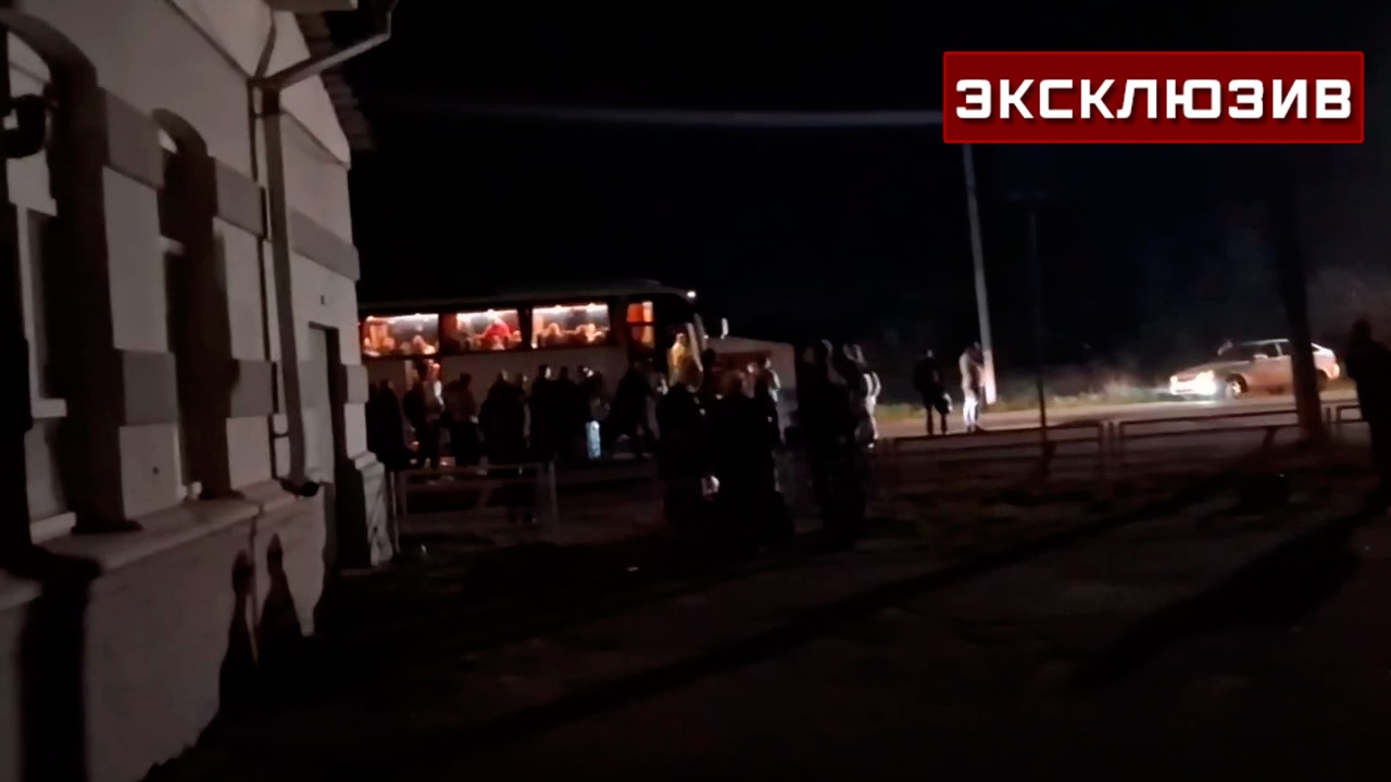 Пассажиров застрявших в Орловской области поездов забрали на автобусах Пассажиров застрявших в Орловской области поездов забрали на автобусах