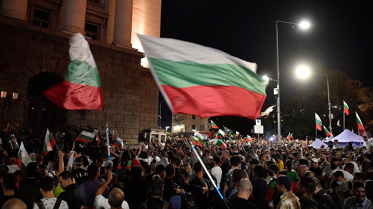 Массовые протесты прошли в Болгарии против введения евро