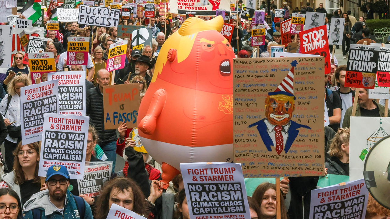 Уличные протесты и куклы-сувениры: как в Лондоне приняли первый визит Трампа