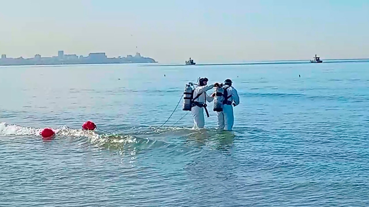 У берегов Анапы завершили работы по сбору мазута с морского дна