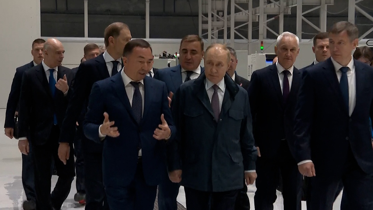 Путин посетил Мотовилихинские заводы в Перми