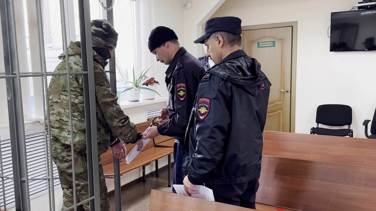 Суд арестовал водителя вездехода с геологами, который съехал в озеро Суд арестовал водителя вездехода с геологами, который съехал в озеро