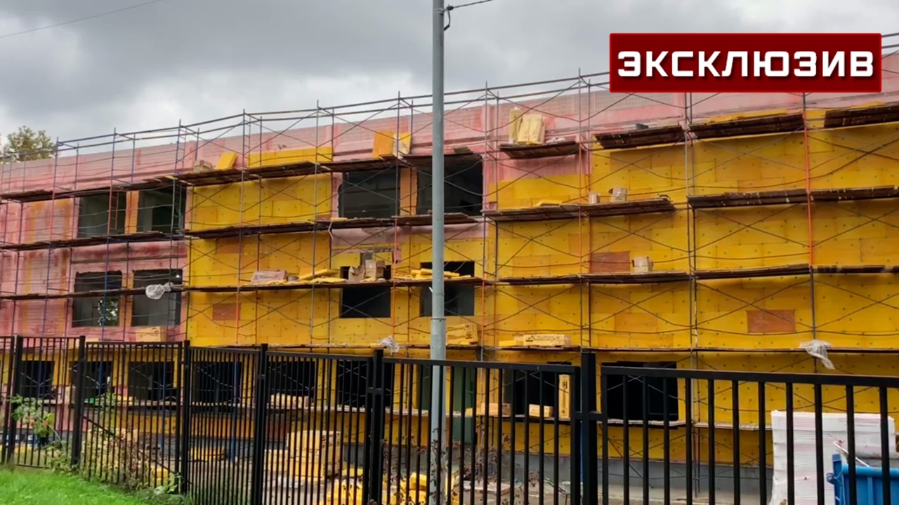 Появились кадры с места обрушения в московской школе Появились кадры с места обрушения в московской школе