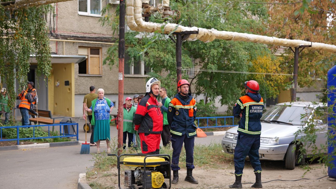 В Саратове развернули пункт временного размещения после атаки БПЛА В Саратове развернули пункт временного размещения после атаки БПЛА