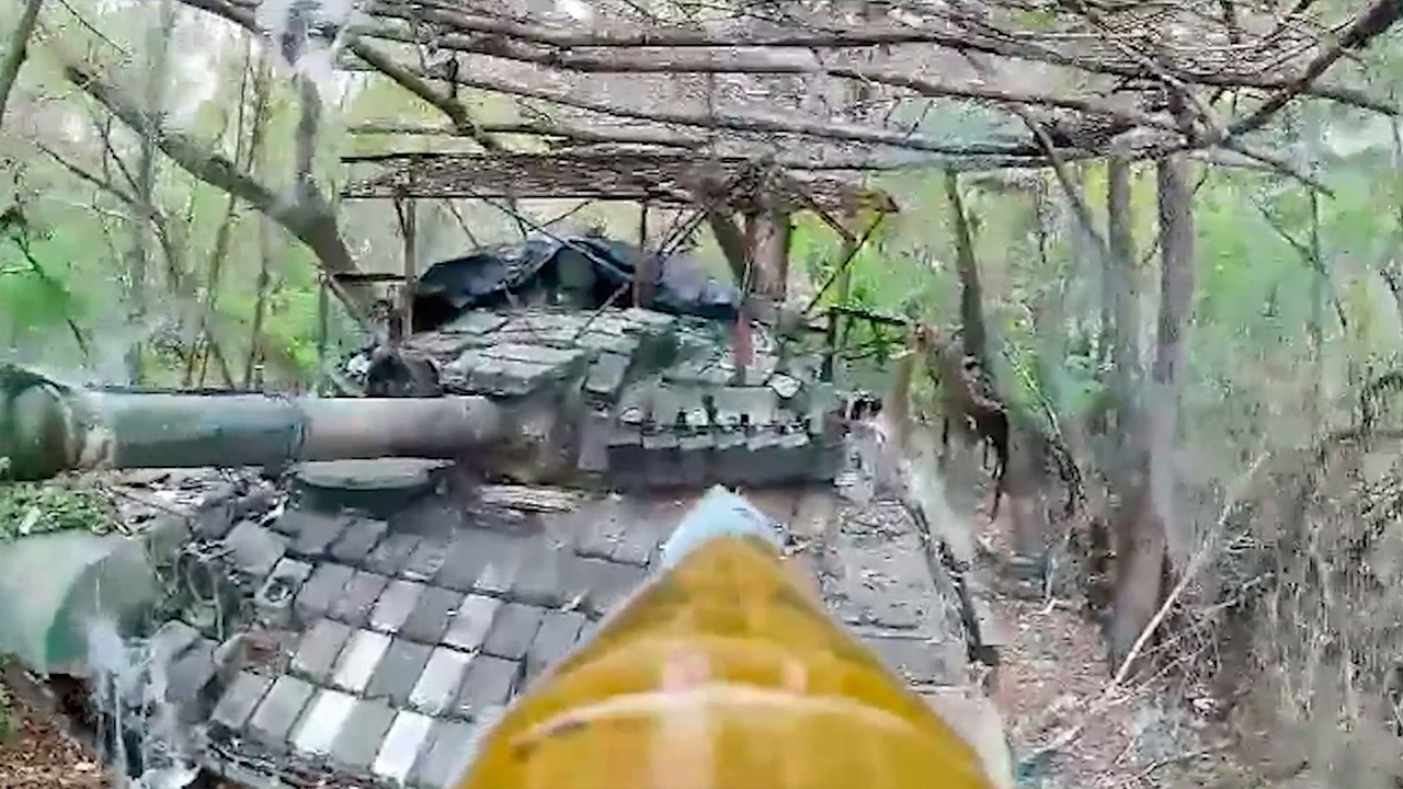 Дроноводы сожгли украинский танк в Запорожской области