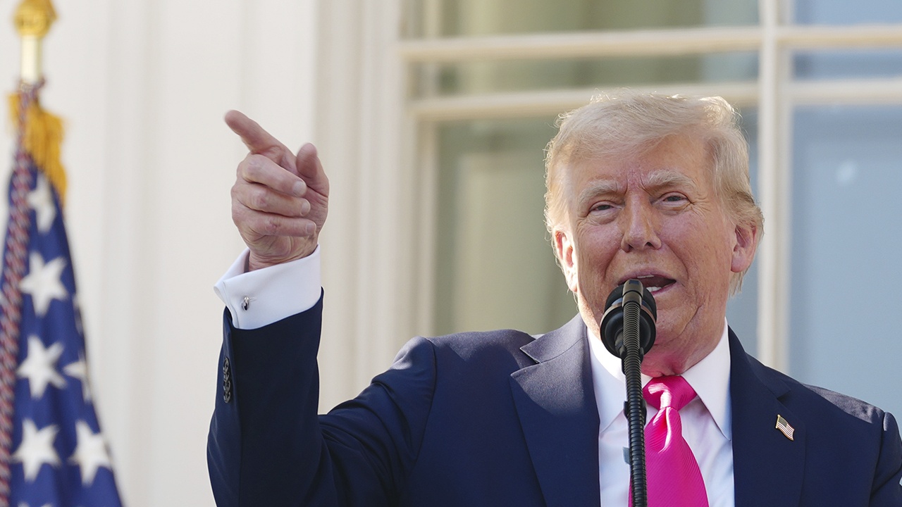Трамп на прощании с Кирком пообещал вернуть Америке религию и искоренить аутизм Трамп на прощании с Кирком пообещал вернуть Америке религию и искоренить аутизм