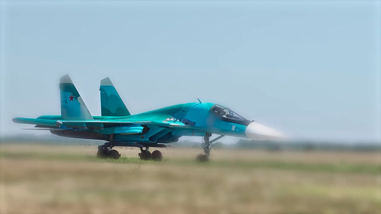 Су-34 сбросил авиабомбы с УМПК на пункт временной дислокации ВСУ