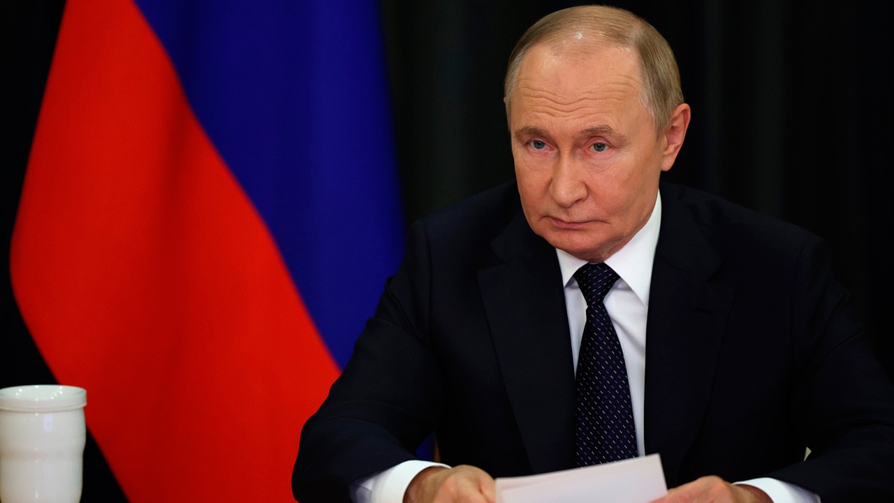 Путин назвал укрепление суверенитета ключевой задачей России