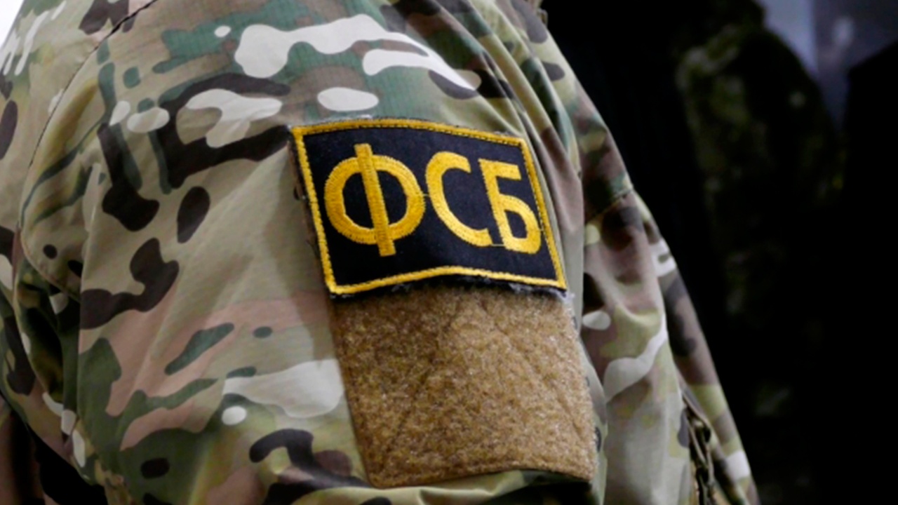 ФСБ обвинила москвича в поджоге релейных шкафов и сотовой вышки в Сибири