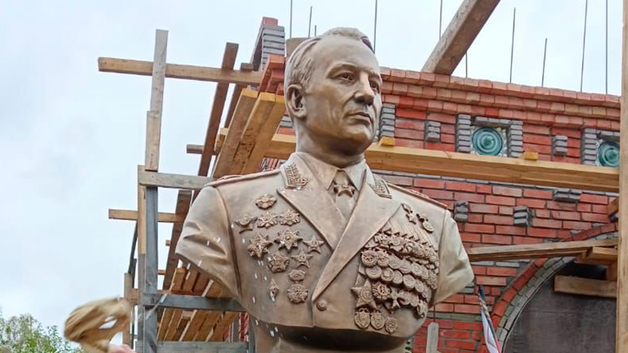 В Тульской области открыли бюст маршалу Лосику 