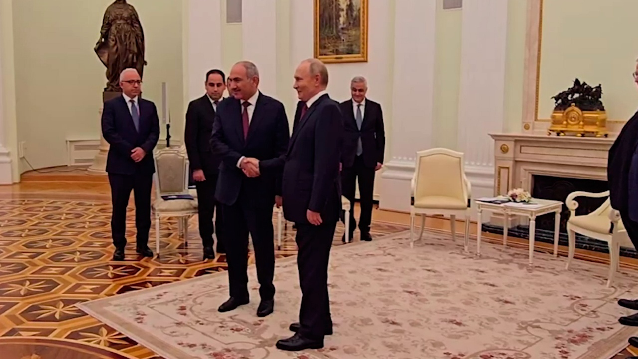 Путин встретился с премьером Армении Пашиняном