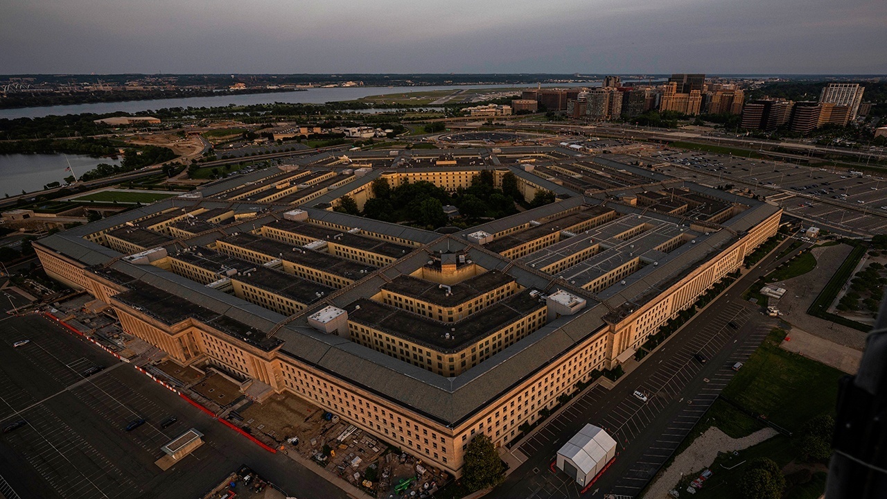В США на заседании генералов в Пентагоне призвали готовиться к войне