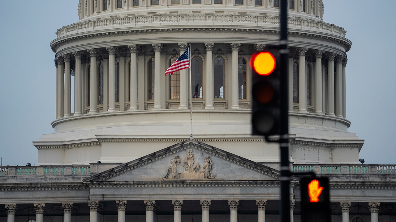 Федеральное правительство США официально приостановило работу