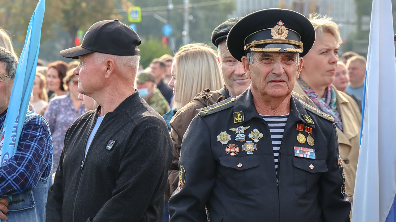 В РФ с 1 октября проиндексировали военные пенсии и оклады госслужащих