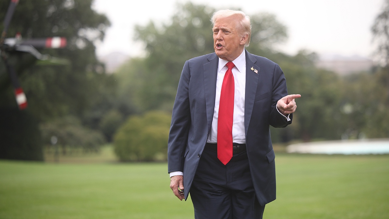 Трамп пригрозил массовыми увольнениями демократов из-за шатдауна