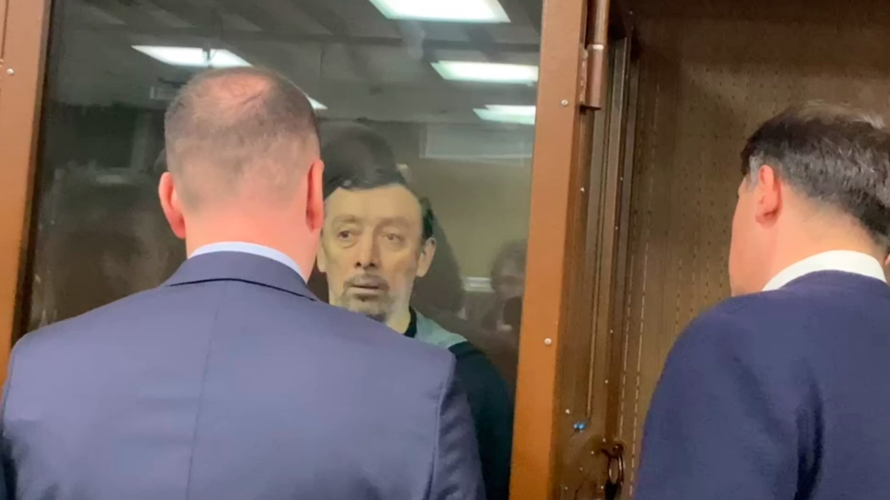 Суд отправил миллиардера Сулейманова в СИЗО до 2 декабря