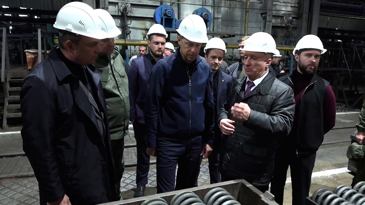 Мантуров с Пасечником посетил промышленные предприятия в ЛНР