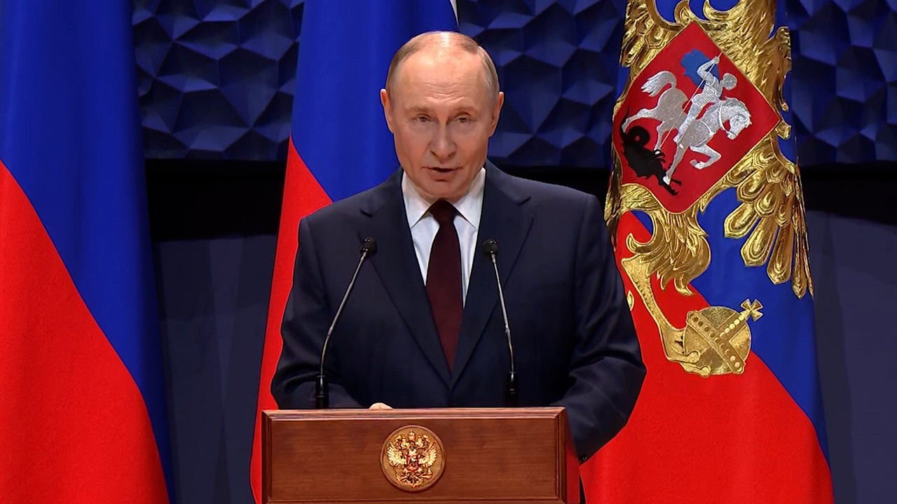 Путин: герои РФ, воспитанные российскими учителями, проявили мужество