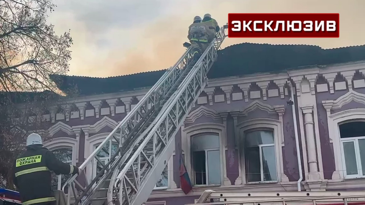 Появились кадры тушения пожара в школе искусств в Нижегородской области