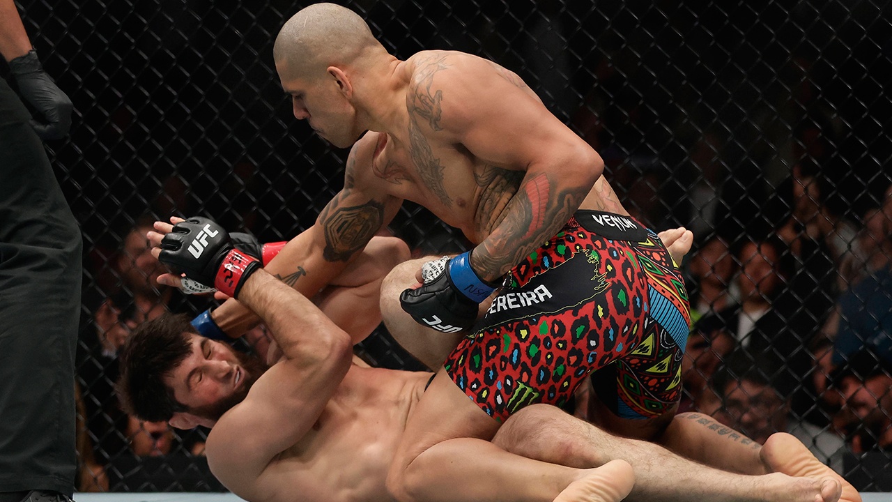 Перейра победил Анкалаева нокаутом и вернул титул чемпиона UFC