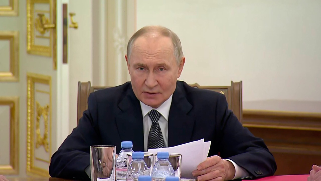 Путин: Киев бьет по мирным объектам, пытаясь показать Западу хоть какие-то успехи Путин: Киев бьет по мирным объектам, пытаясь показать Западу хоть какие-то успехи