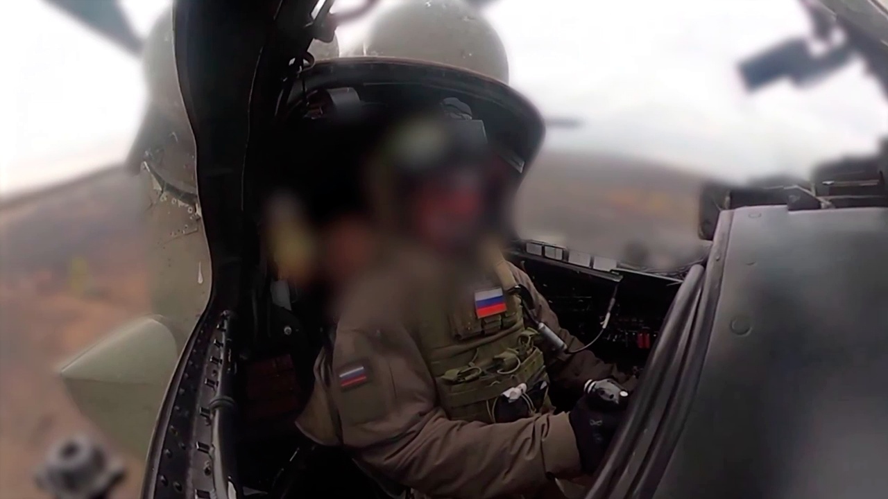 Экипаж Ми-35М сжег украинскую бронетехнику в зоне спецоперации Экипаж Ми-35М сжег украинскую бронетехнику в зоне спецоперации