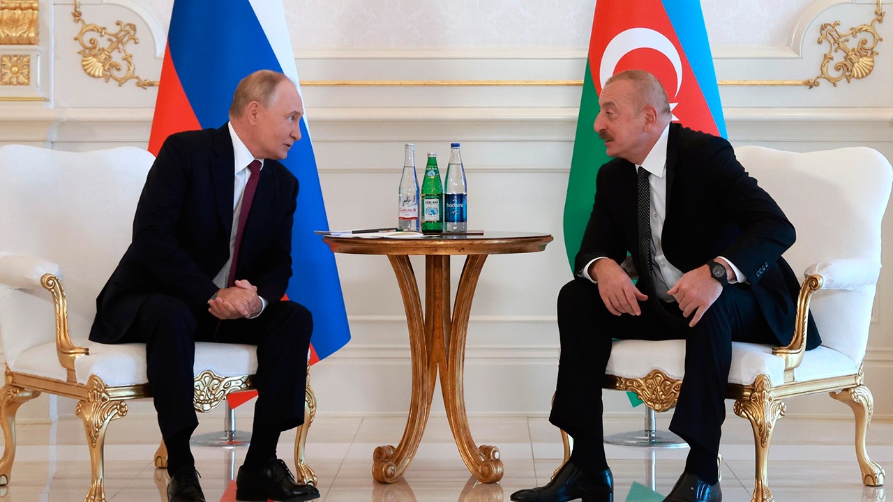 Алиев поздравил Путина с днем рождения по телефону