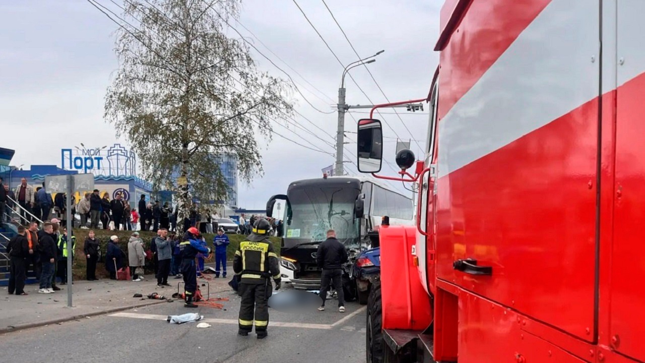 Четыре человека погибли в ДТП с автобусом в Ижевске