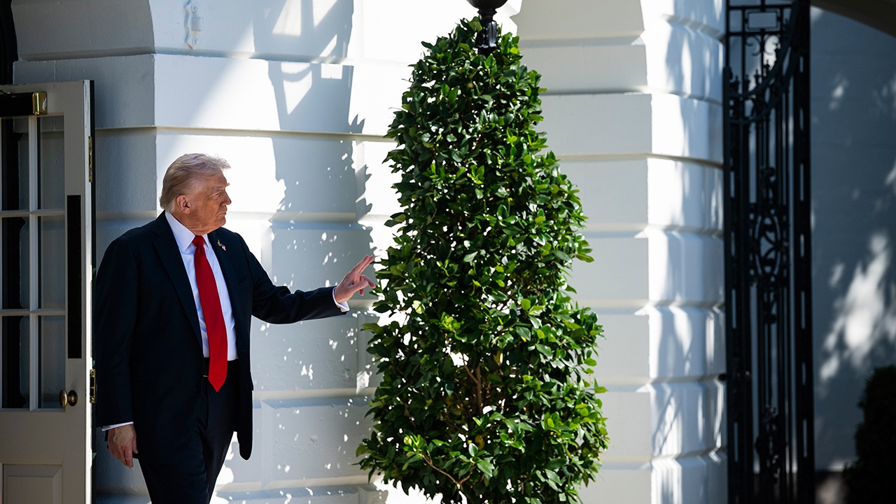 Белый дом: Трамп намерен совершить визит на Ближний Восток