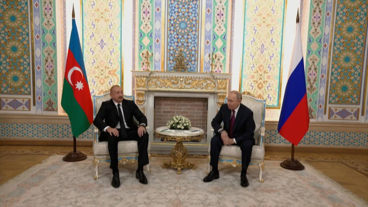 Путин на встрече с Алиевым напомнил об извинениях за трагедию с самолетом AZAL Путин на встрече с Алиевым напомнил об извинениях за трагедию с самолетом AZAL