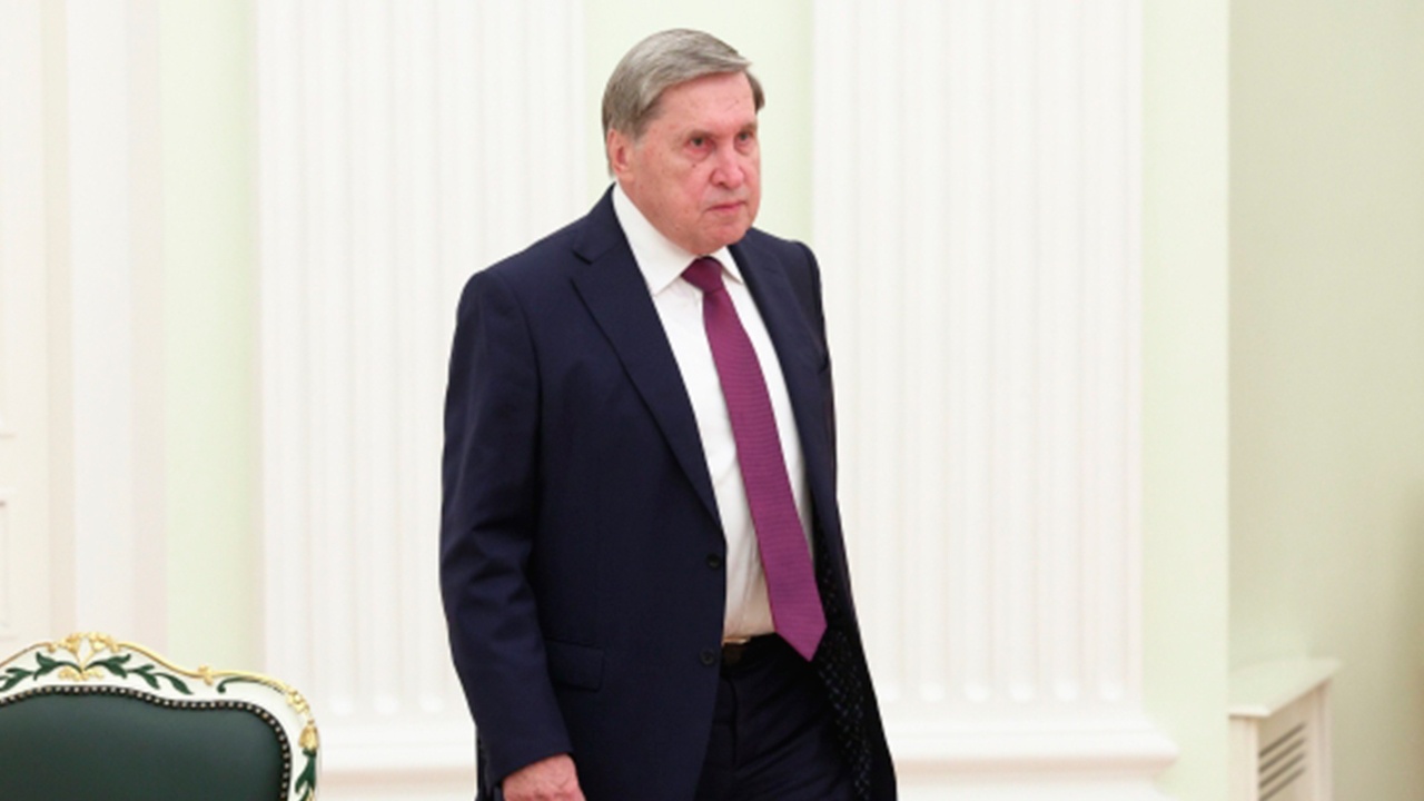 Ушаков: контакты между администрациями Путина и Трампа идут постоянно Ушаков: контакты между администрациями Путина и Трампа идут постоянно