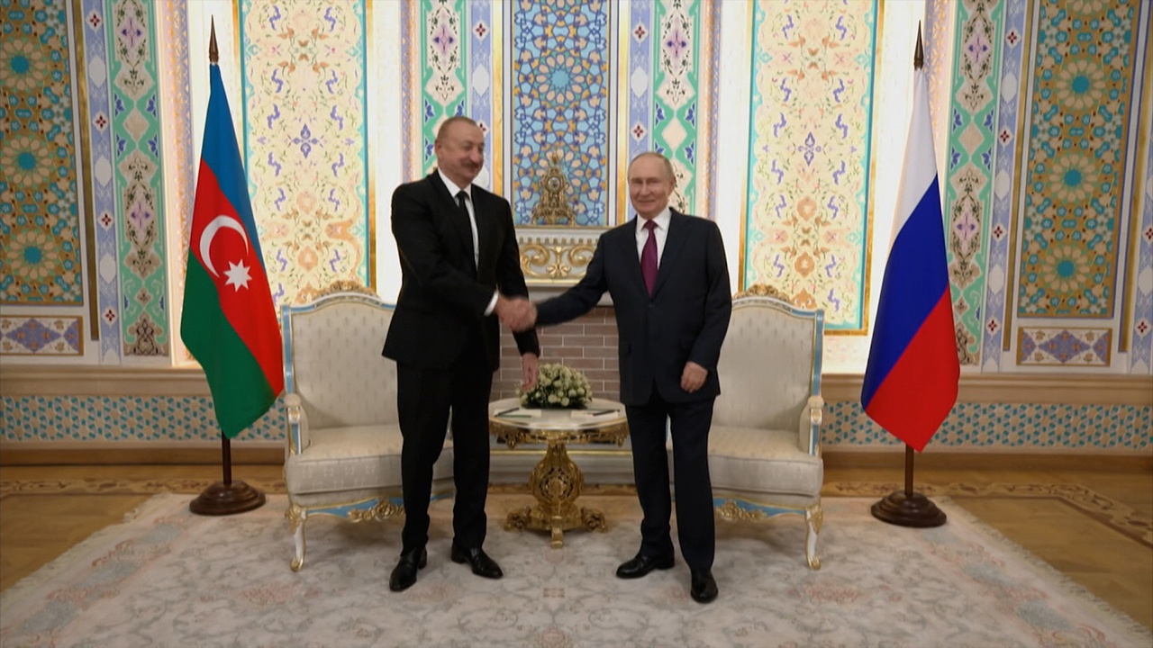 Путин связал авиакатастрофу самолета AZAL с украинскими дронами над Россией Путин связал авиакатастрофу самолета AZAL с украинскими дронами над Россией