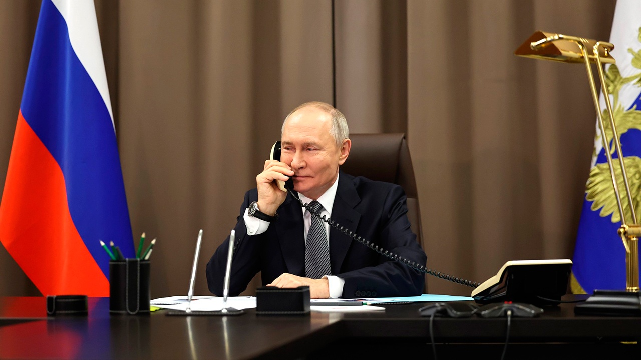 Путин провел телефонный разговор с премьер-министром Ирака Путин провел телефонный разговор с премьер-министром Ирака