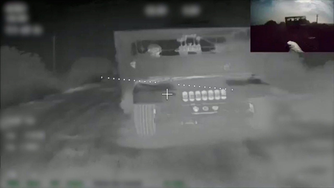В Харьковской области FPV-дрон подбил бронемашину «Хамви» В Харьковской области FPV-дрон подбил бронемашину «Хамви»