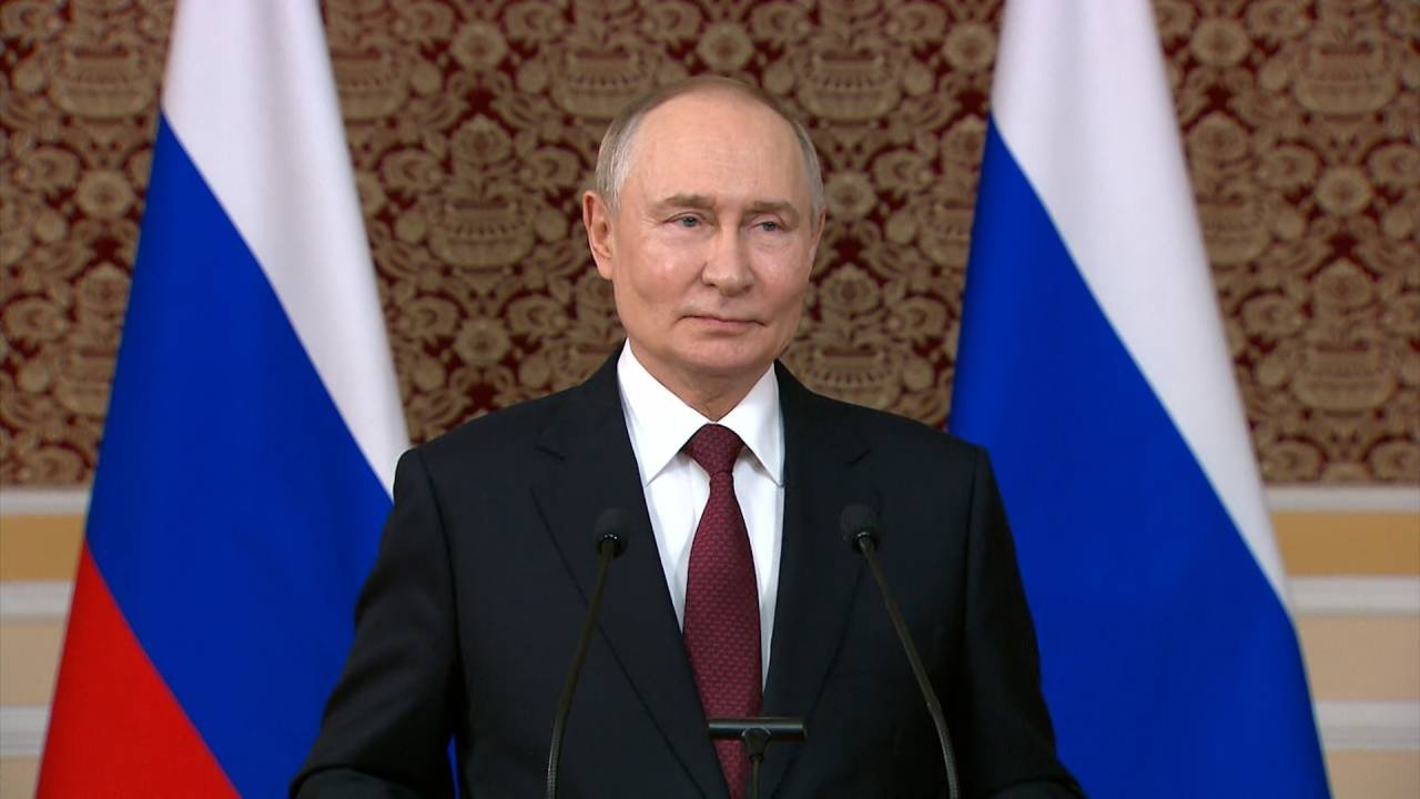 Путин заявил, что Россия и США остаются в рамках договоренностей на Аляске Путин заявил, что Россия и США остаются в рамках договоренностей на Аляске